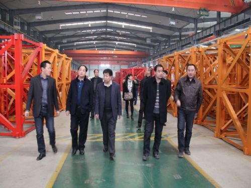 甘肅建投二建集團(tuán)領(lǐng)導(dǎo)來裝備公司觀摩指導(dǎo)工作