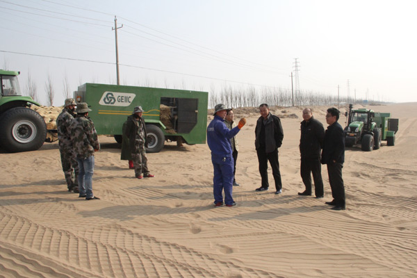 機(jī)械壓沙展風(fēng)采，前路艱難共前行