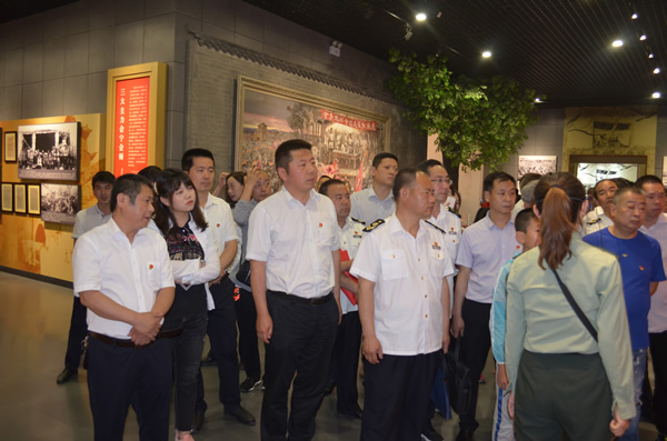 裝備公司黨委開展“不忘初心、牢記使命”主題教育黨日活動