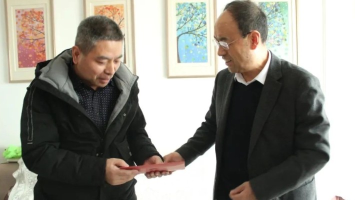 新春慰問(wèn)送關(guān)懷 歲寒情深暖人心——甘肅建投總法律顧問(wèn)、董事會(huì)秘書(shū)毛宏勇走訪慰問(wèn)裝備公司困難黨員