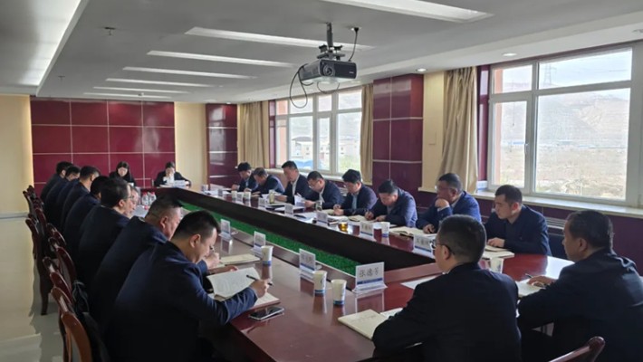 裝備公司黨委開展深入貫徹中央八項規(guī)定精神學(xué)習(xí)教育讀書班第一次集中學(xué)習(xí)